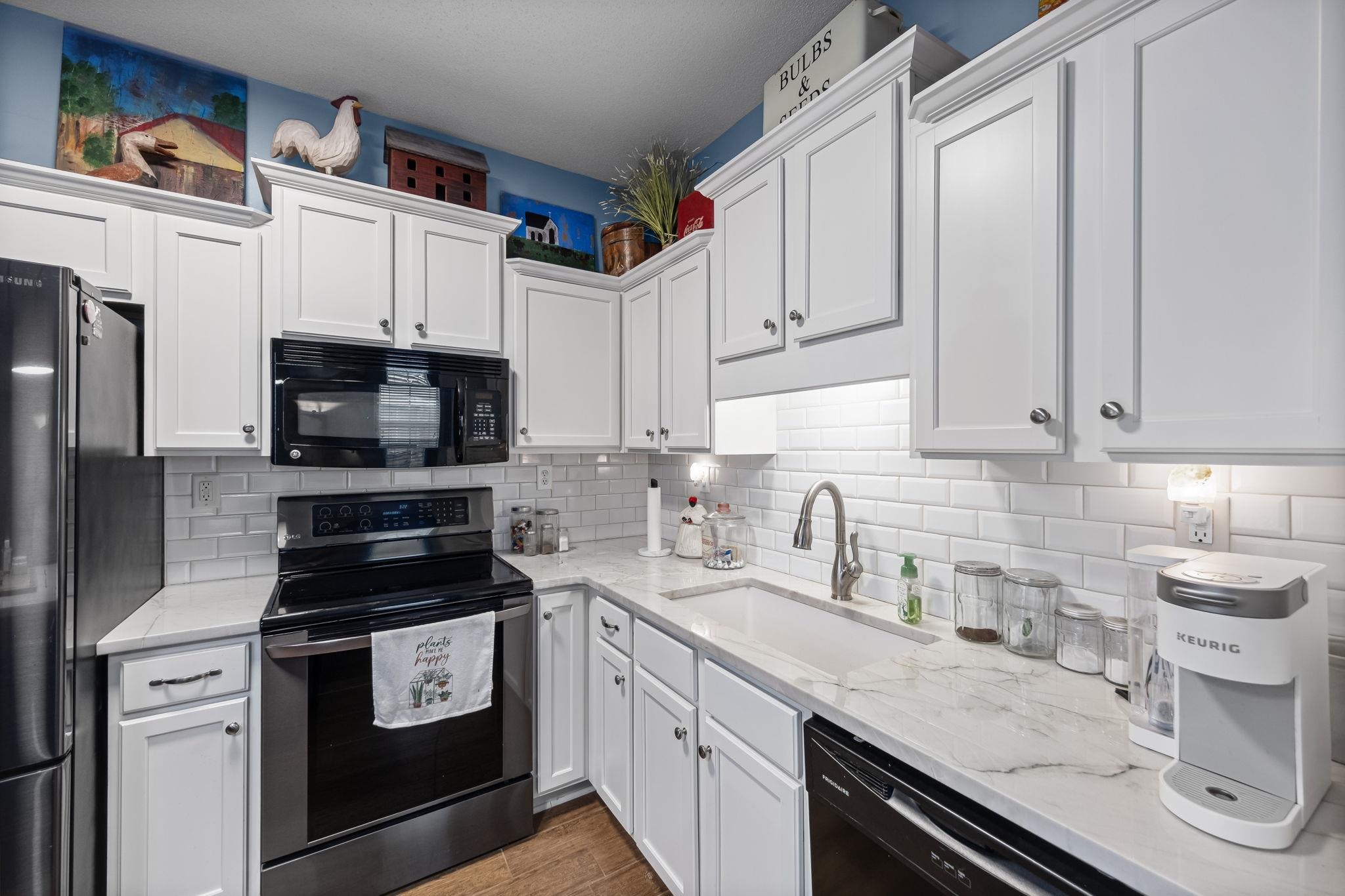 4950 Shaws Ridge Trail Arlington, TN 38002 - Photo 3 of 27 a kitchen with stainless steel appliances granite countertop a sink and a stove