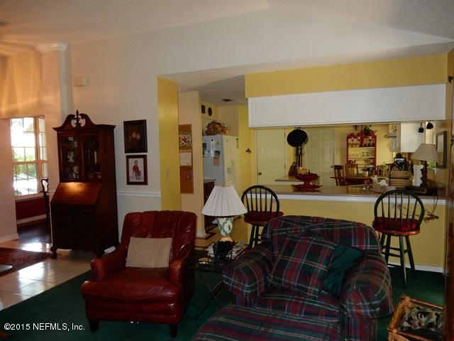 12332 Field Bluff Road Jacksonville, FL 32223 - Photo 14 of 32 FAMILY ROOM TO KITCHEN (2)