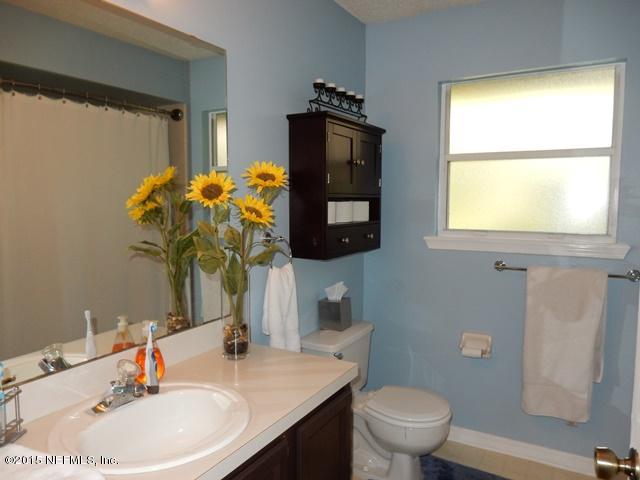 12332 Field Bluff Road Jacksonville, FL 32223 - Photo 24 of 32 BATHROOM