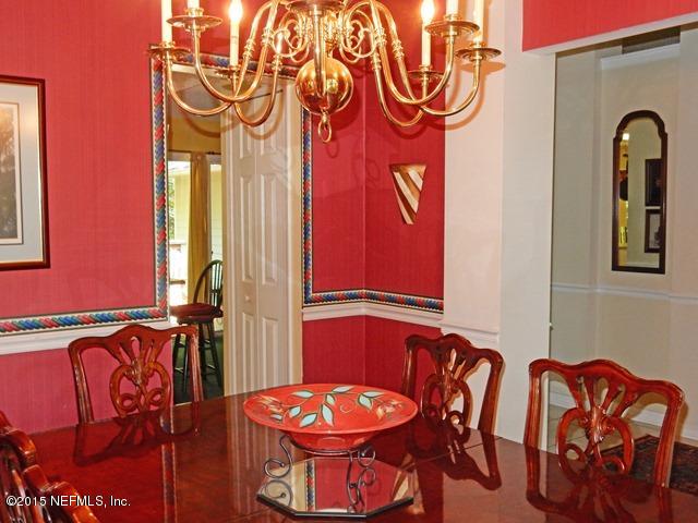 DINING ROOM (2)