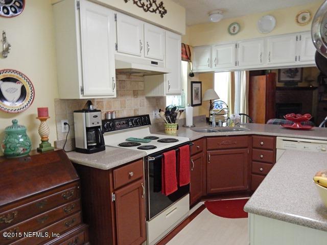12332 Field Bluff Road Jacksonville, FL 32223 - Photo 9 of 32 KITCHEN (4)