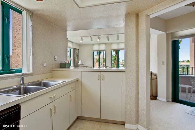 140 Southeast 5th Avenue, Unit 447 Boca Raton, FL 33432 - Photo 5 of 13 KITCHEN