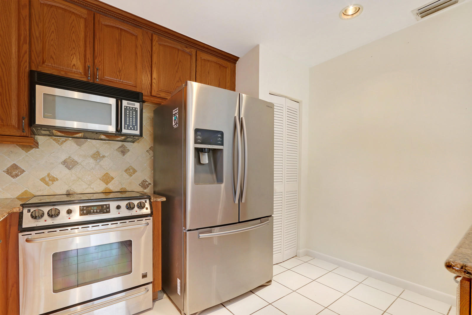 730 Northeast 69th Street Boca Raton, FL 33487 - Photo 27 of 37 14_Image_12_of_30_mls