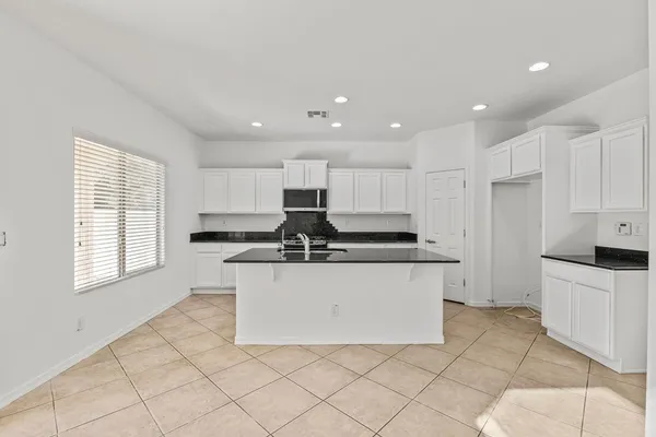 $2,250 | 2535 West Lucia Drive, Phoenix, AZ 85085