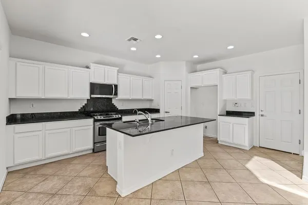 $2,250 | 2535 West Lucia Drive, Phoenix, AZ 85085