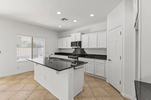 $2,250 | 2535 West Lucia Drive, Phoenix, AZ 85085