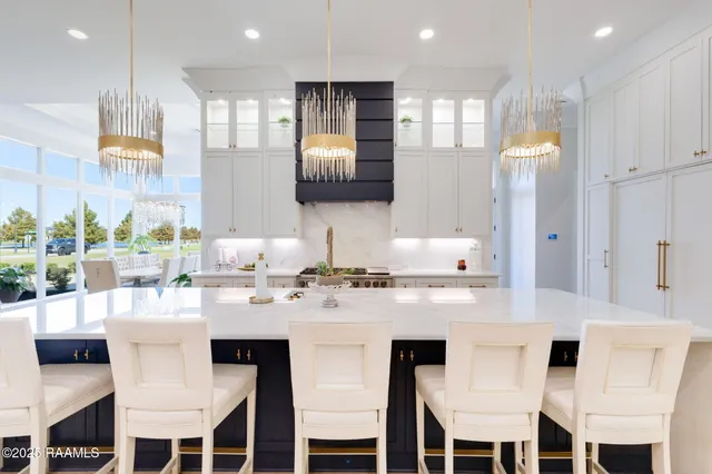 $1,999,999 | 203 Alsway Lane, Broussard, LA 70518