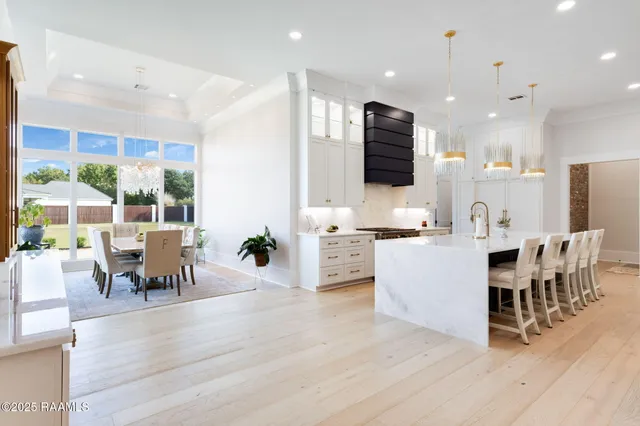 $1,999,999 | 203 Alsway Lane, Broussard, LA 70518