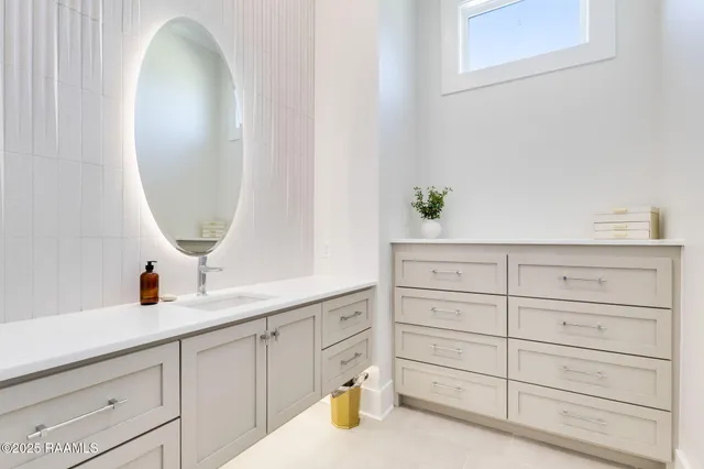 $1,999,999 | 203 Alsway Lane, Broussard, LA 70518