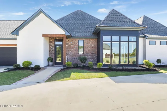 $1,999,999 | 203 Alsway Lane, Broussard, LA 70518