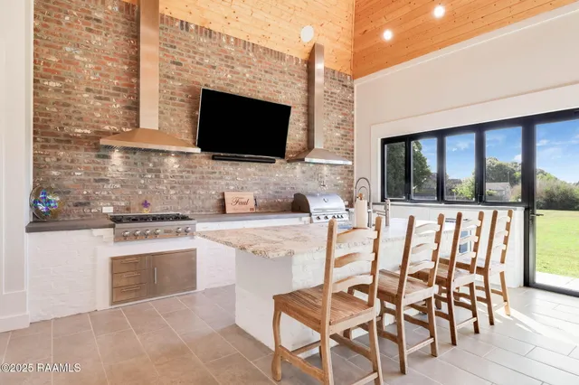 $1,999,999 | 203 Alsway Lane, Broussard, LA 70518