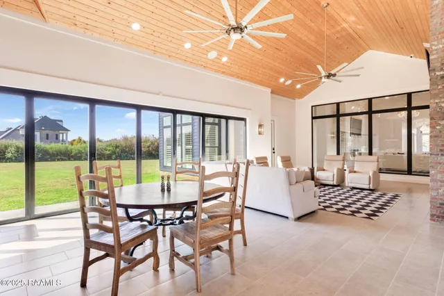 $1,999,999 | 203 Alsway Lane, Broussard, LA 70518