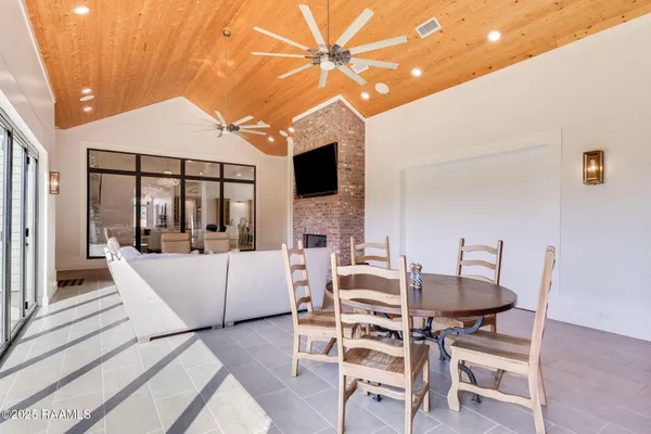 $1,899,999 | 203 Alsway Lane, Broussard, LA 70518