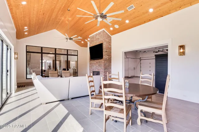 $1,999,999 | 203 Alsway Lane, Broussard, LA 70518