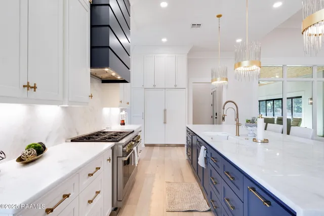 $1,999,999 | 203 Alsway Lane, Broussard, LA 70518