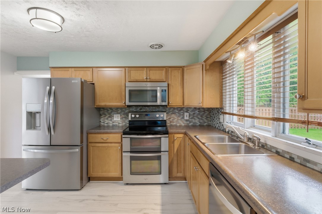 537 Randall Road Elyria, OH 44035 - Photo 16 of 49