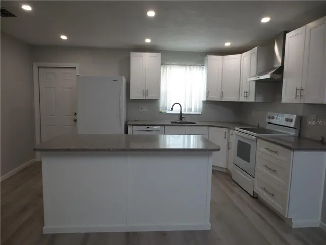 $2,575 | 1676 Caledonia Drive, Palm Harbor, FL 34684