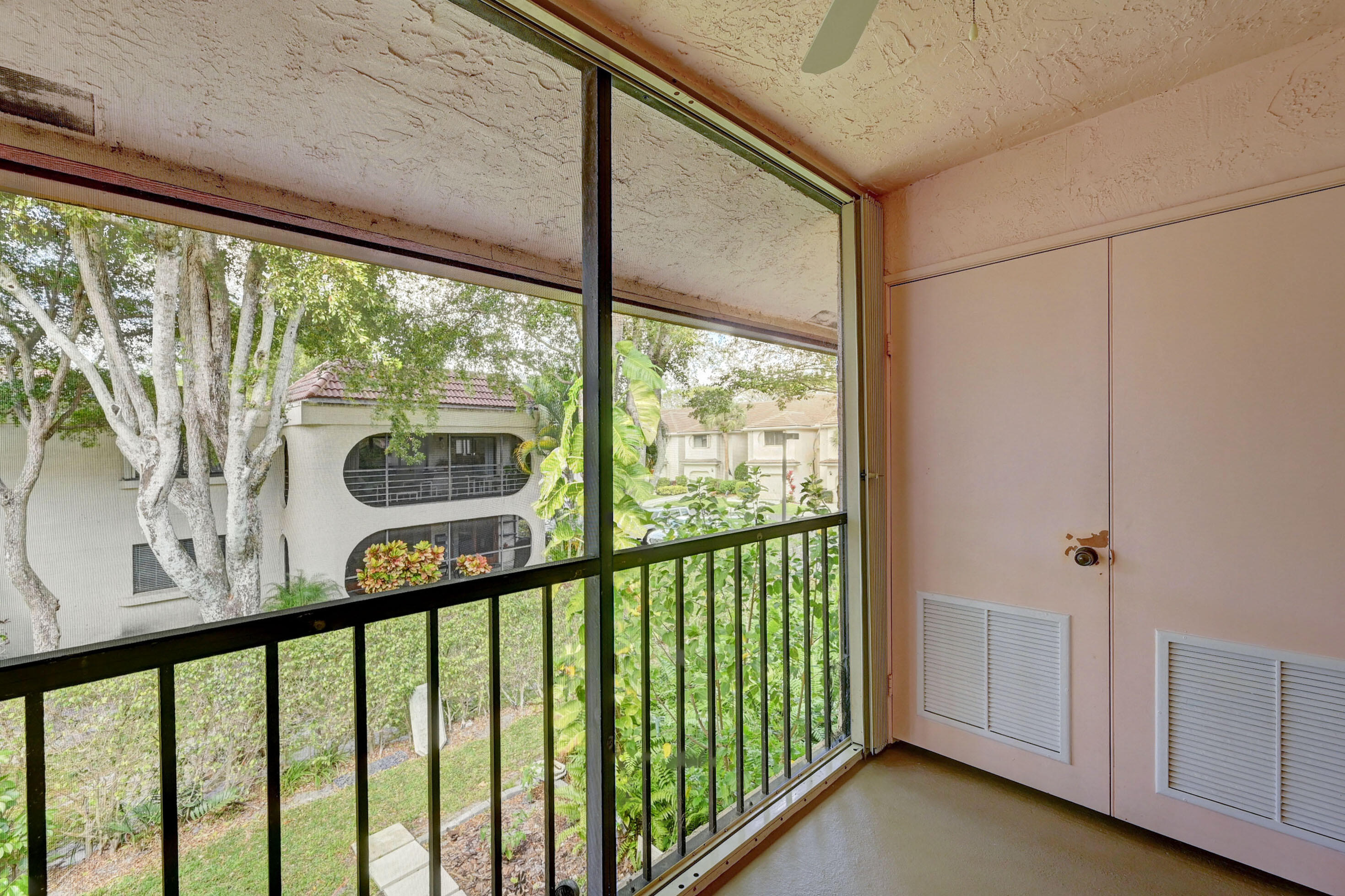 22136 Palms Way, Unit 205 Boca Raton, FL 33433 - Photo 26 of 41 25_04_stl_9897_898_899_900_901