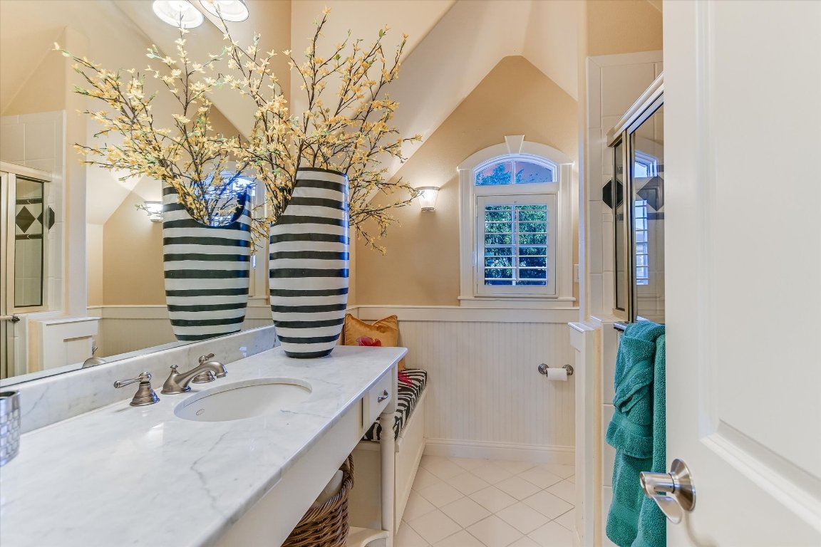 633 Wesley Ridge Drive Spicewood, TX 78669 - Photo 29 of 40 The home has a total of 4.5 baths to accommodate family and guests.