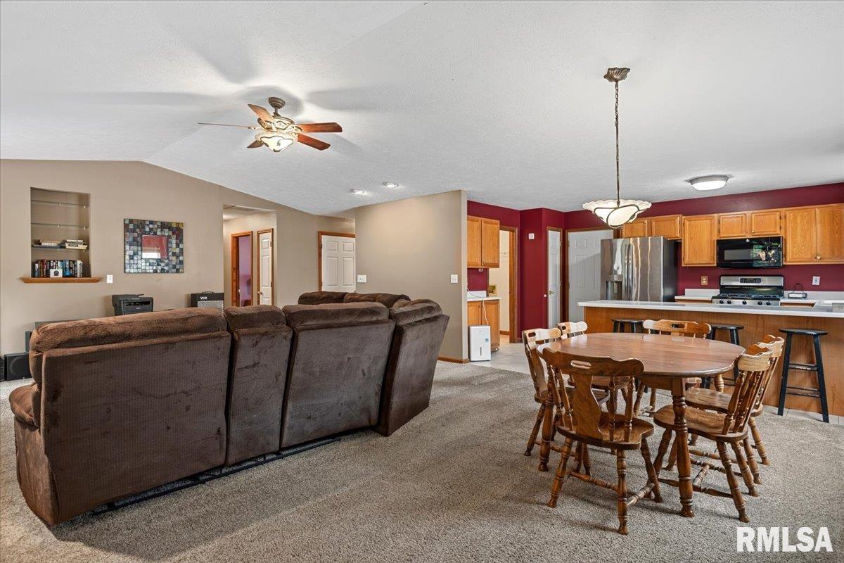 1216 Dani Lane Springfield, IL 62712 - Photo 7 of 32