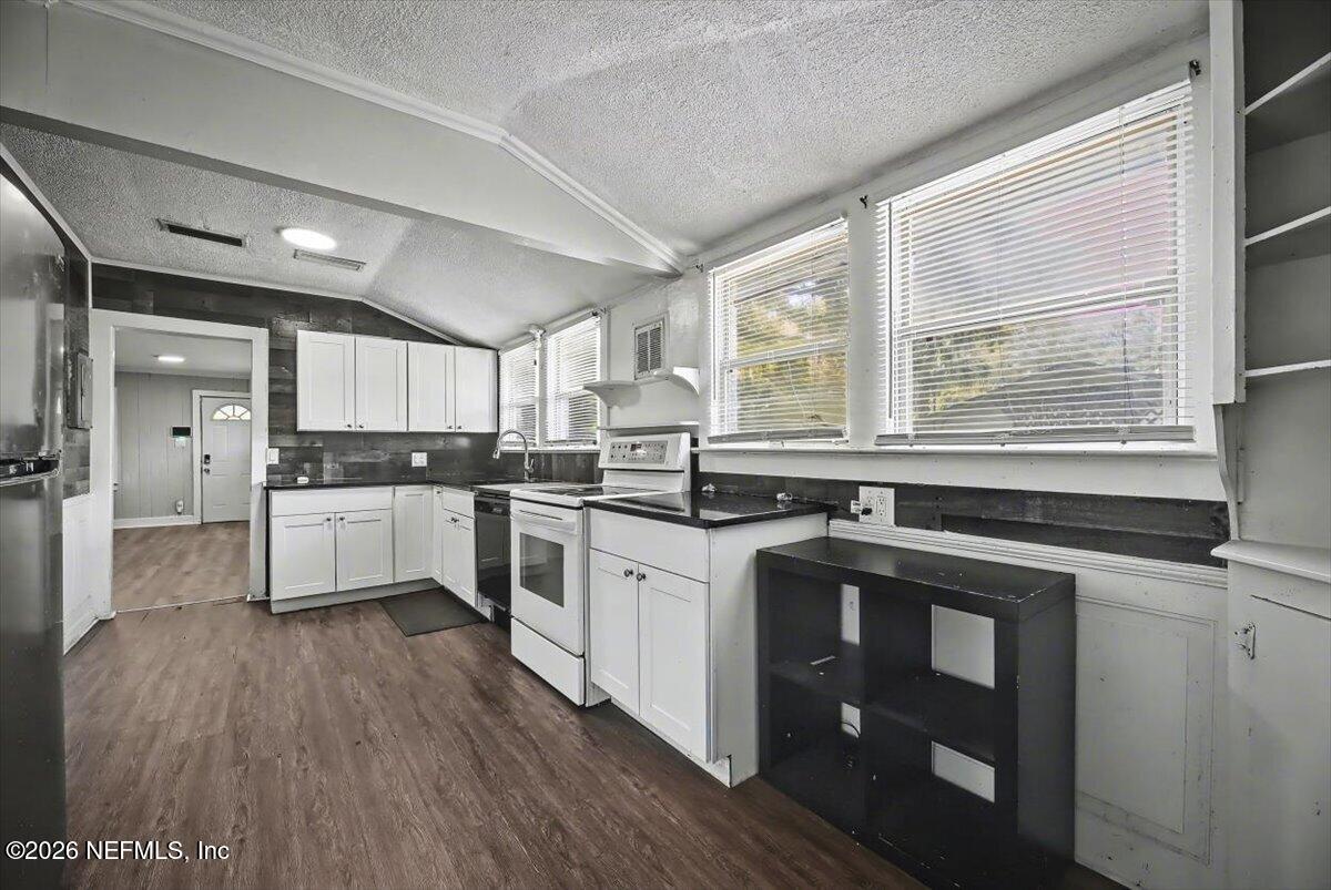 5511 Cruz Road Jacksonville, FL 32207 - Photo 6 of 9 16-CFREM_5511_Cruz_Rd_Jacksonville_FL_2-