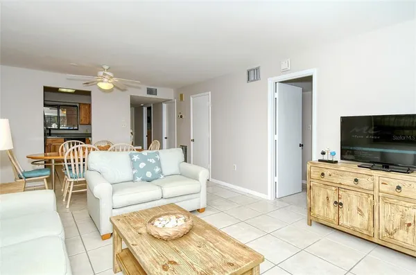 $2,000 | 5133 Willow Links, Unit 11, Sarasota, FL 34235