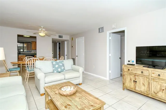 $2,000 | 5133 Willow Links, Unit 11, Sarasota, FL 34235