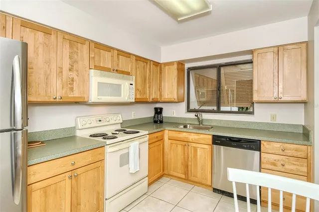 $2,000 | 5133 Willow Links, Unit 11, Sarasota, FL 34235