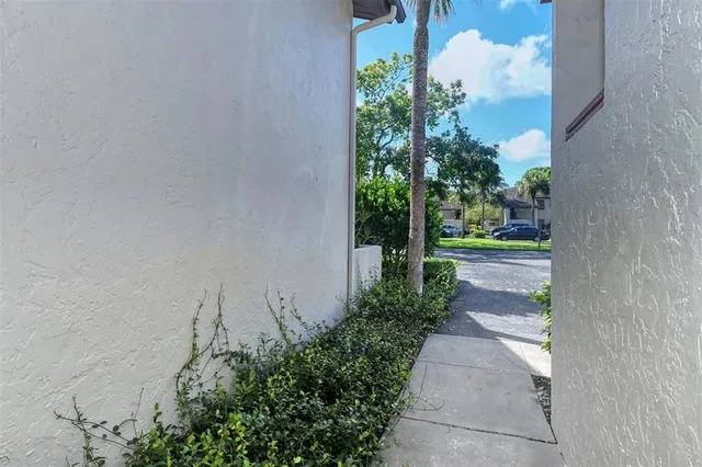 $2,000 | 5133 Willow Links, Unit 11, Sarasota, FL 34235