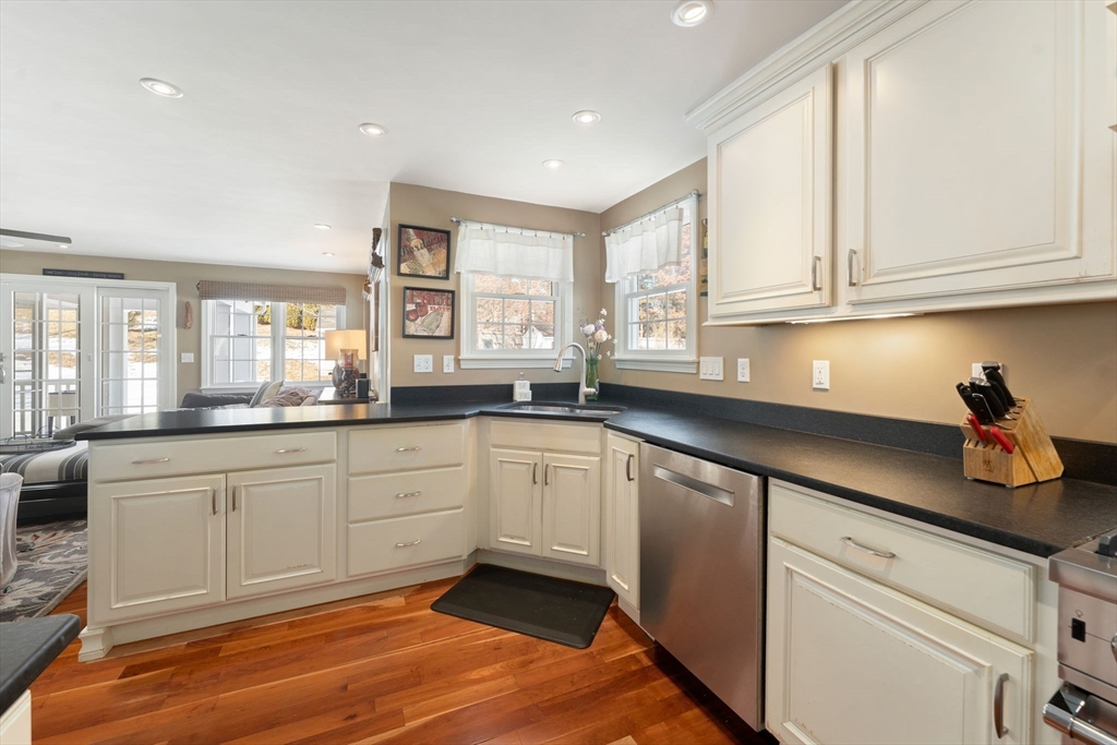 118 Robinette Road Stoughton, MA 02072 - Photo 9 of 40 Gallery Image 9