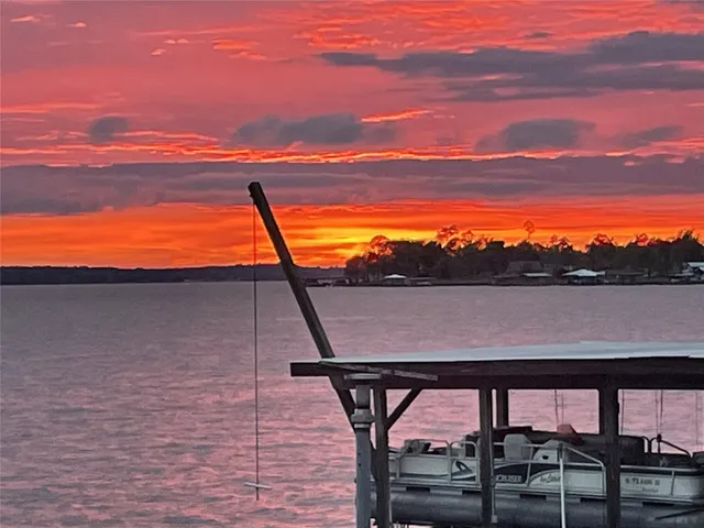 $610,000 | 308 Lakeshore South, Onalaska, TX 77360