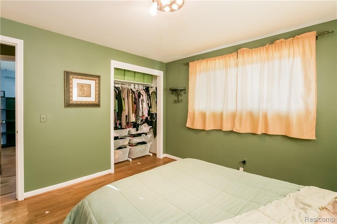110 South Alice Avenue Rochester, MI 48307 - Photo 11 of 27 013-Master_Bedroom-2593530-large.jpg