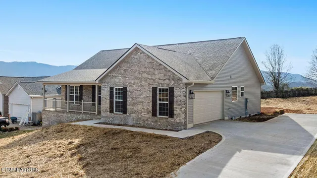 $569,900 | 1635 Cavet Drive, Maryville, TN 37803