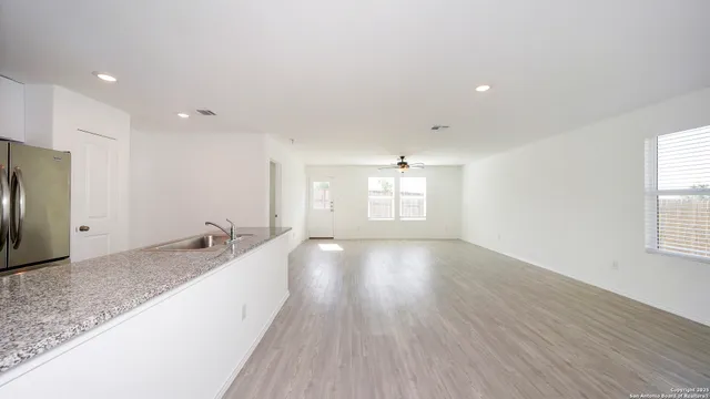 $1,695 | 5926 Seaside Drive, Converse, TX 78109