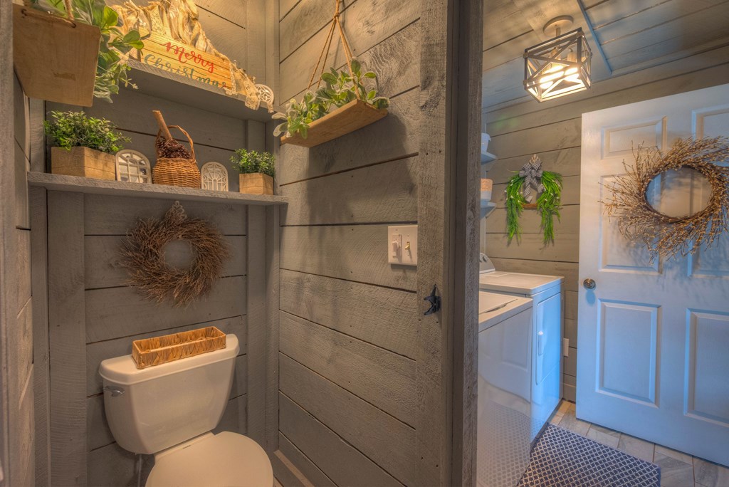 2875 Hickory Cove Murphy, NC 28906 - Photo 44 of 87 a bathroom with a toilet and a shower