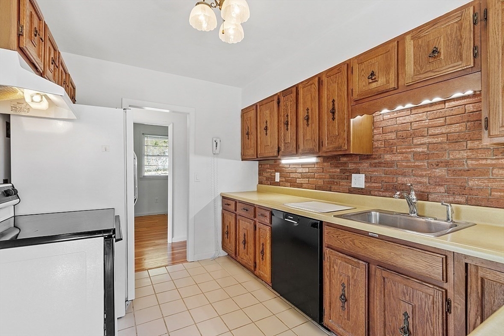 25 Belvidere Road Haverhill, MA 01830 - Photo 8 of 40 Gallery Image 8