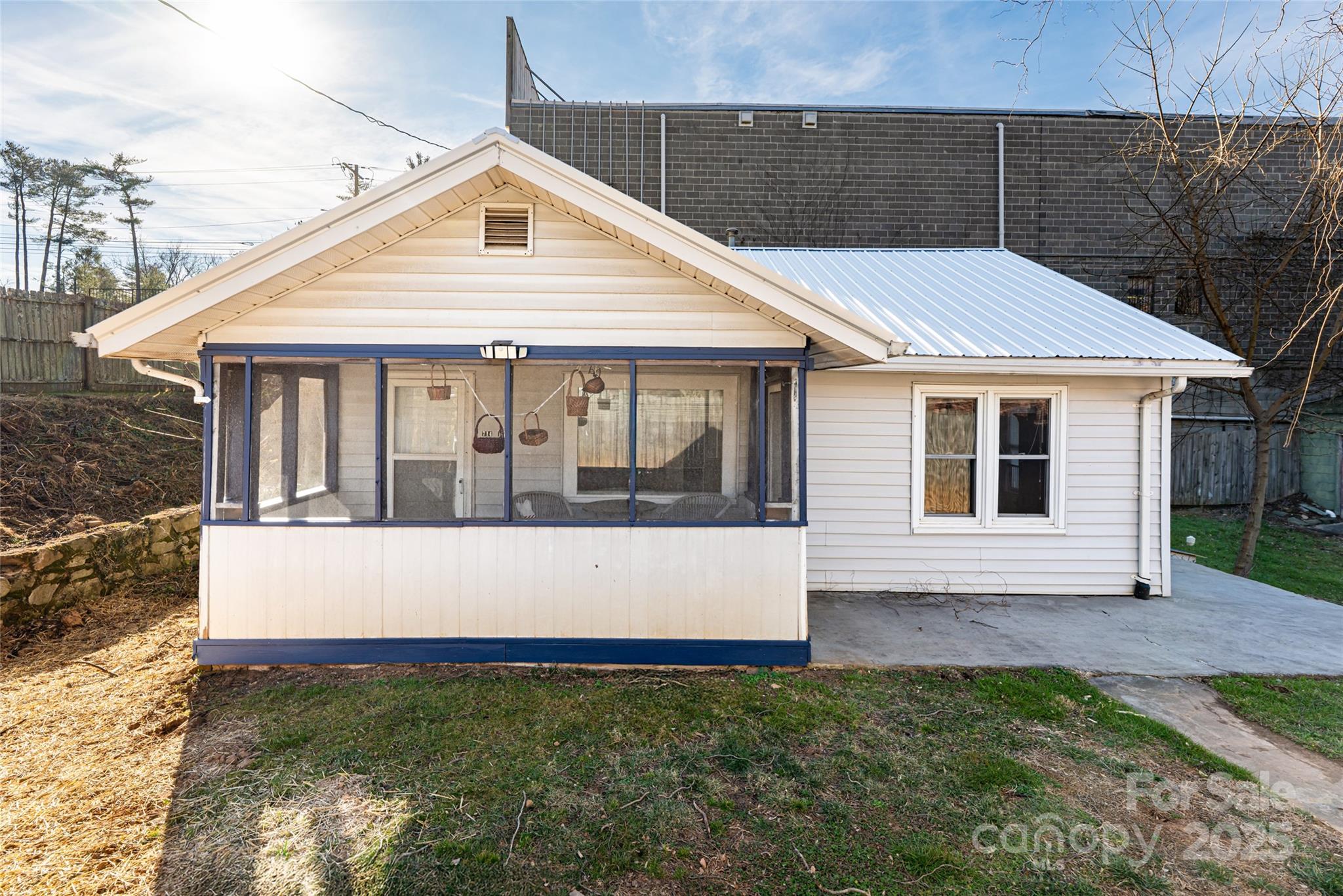 a front view of house with yard