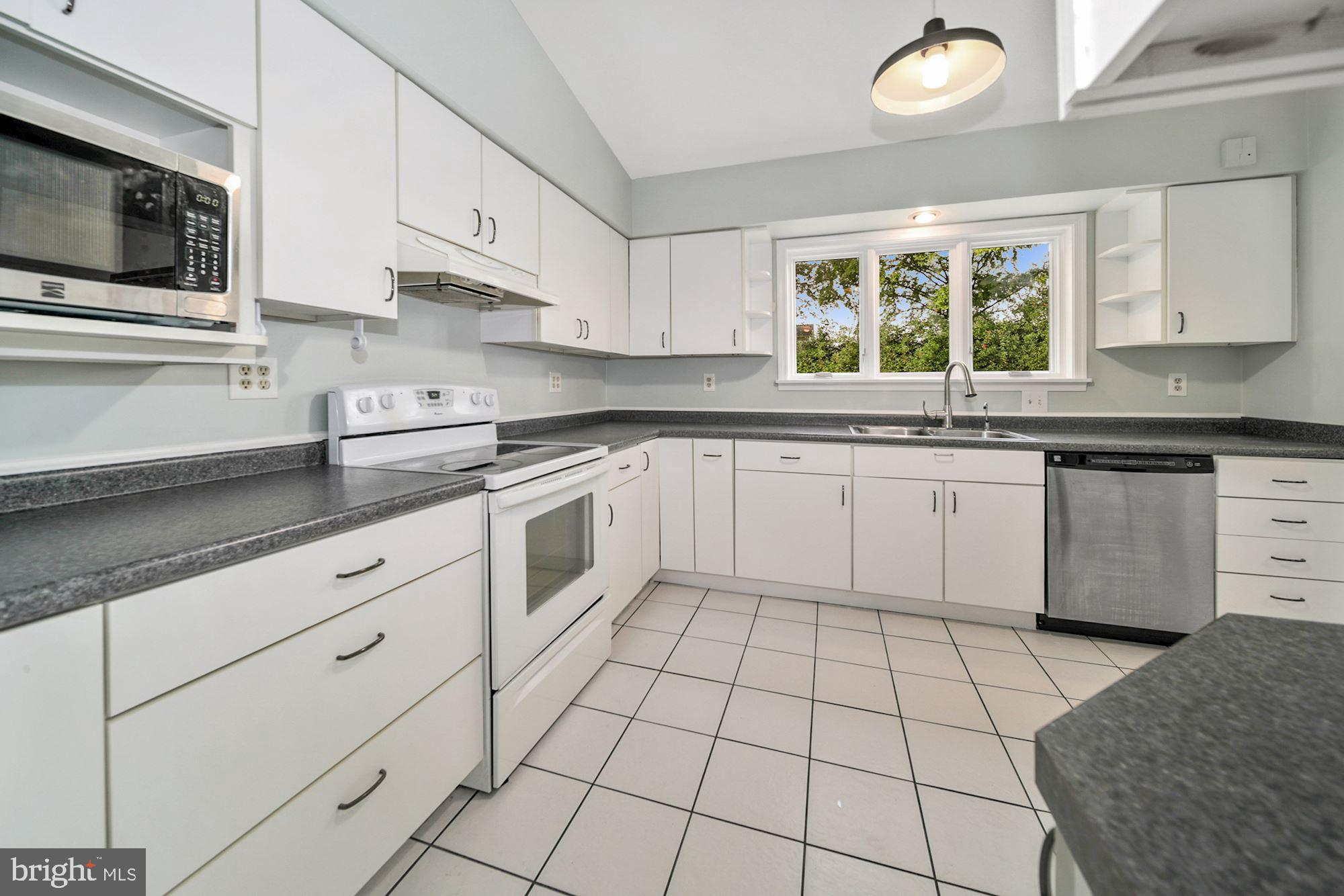 13124 Fernedge Road Silver Spring, MD 20906 - Photo 12 of 31 Kitchen.