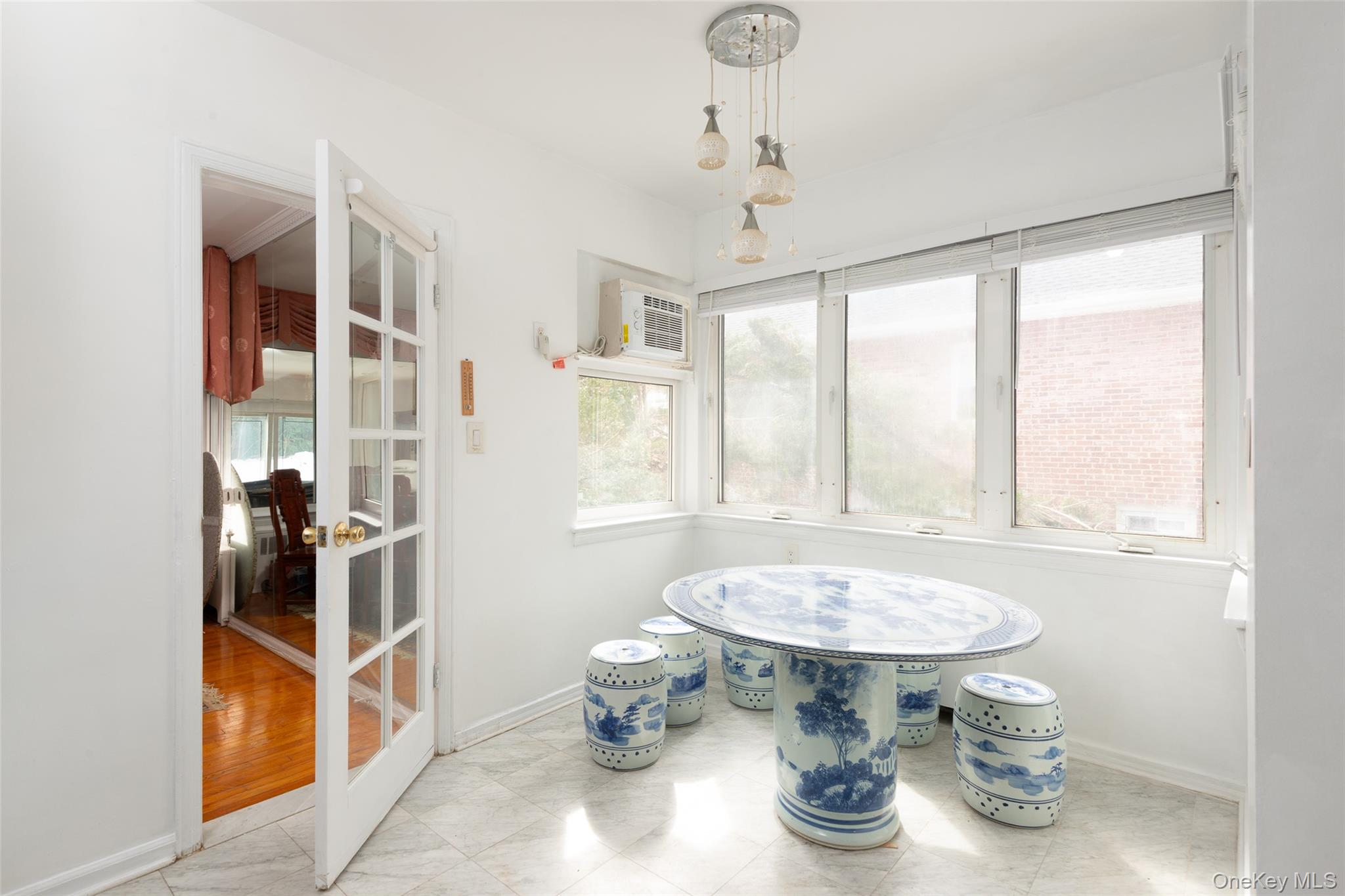 200 Melbourne Road Great Neck, NY 11021 - Photo 8 of 24 a bathroom with a sink bathtub and a window
