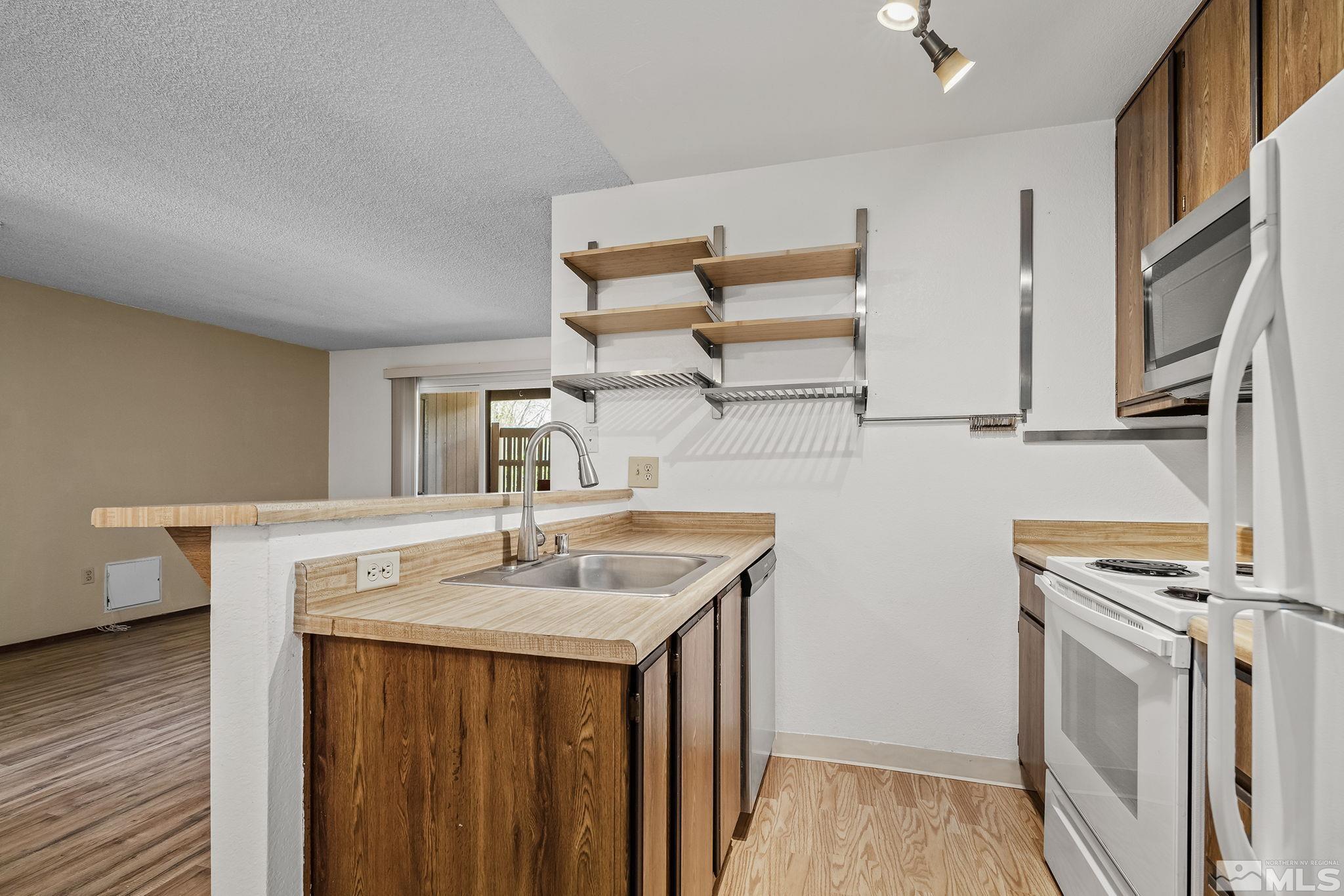 4629 Reggie Road Reno, NV 89502 - Photo 6 of 28 Photo 6