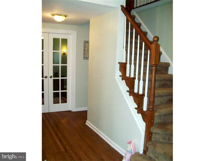 71 Boxwood Road Churchville, PA 18966 - Photo 2 of 25 Foyer