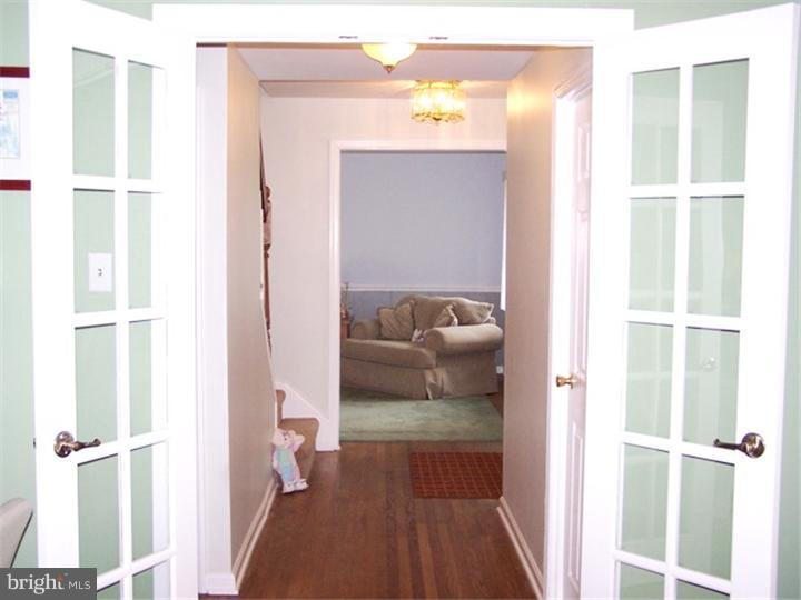 71 Boxwood Road Churchville, PA 18966 - Photo 3 of 25 Hallway