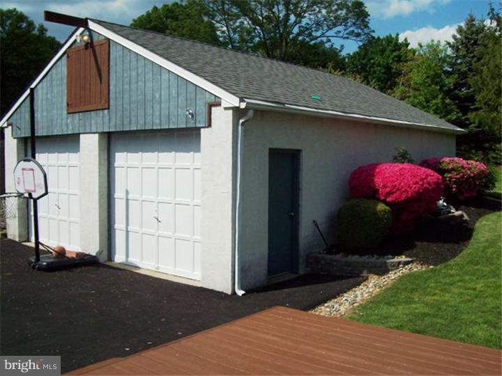 71 Boxwood Road Churchville, PA 18966 - Photo 24 of 25 Garage