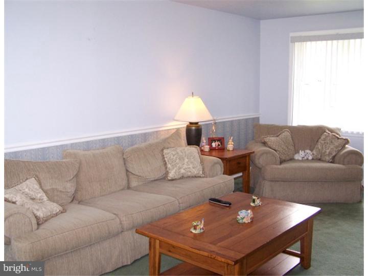 71 Boxwood Road Churchville, PA 18966 - Photo 7 of 25 Living Room