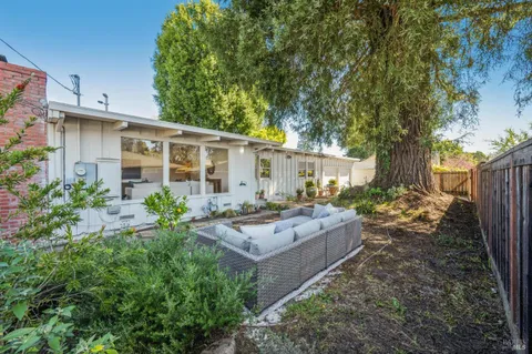 $775,000 | 1944 Grosse Avenue, Santa Rosa, CA 95404