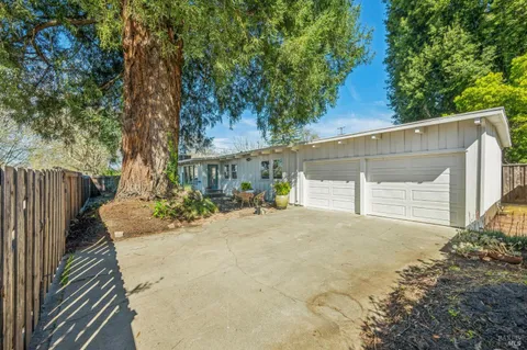 $775,000 | 1944 Grosse Avenue, Santa Rosa, CA 95404