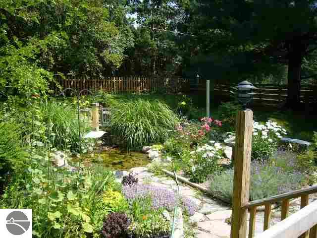 550 Bloomfield Road Traverse City, MI 49686 - Photo 10 of 12 1700750-9.JPG