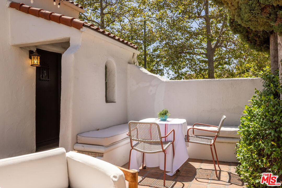 950 South Muirfield Road Los Angeles, CA 90019 - Photo 6 of 43