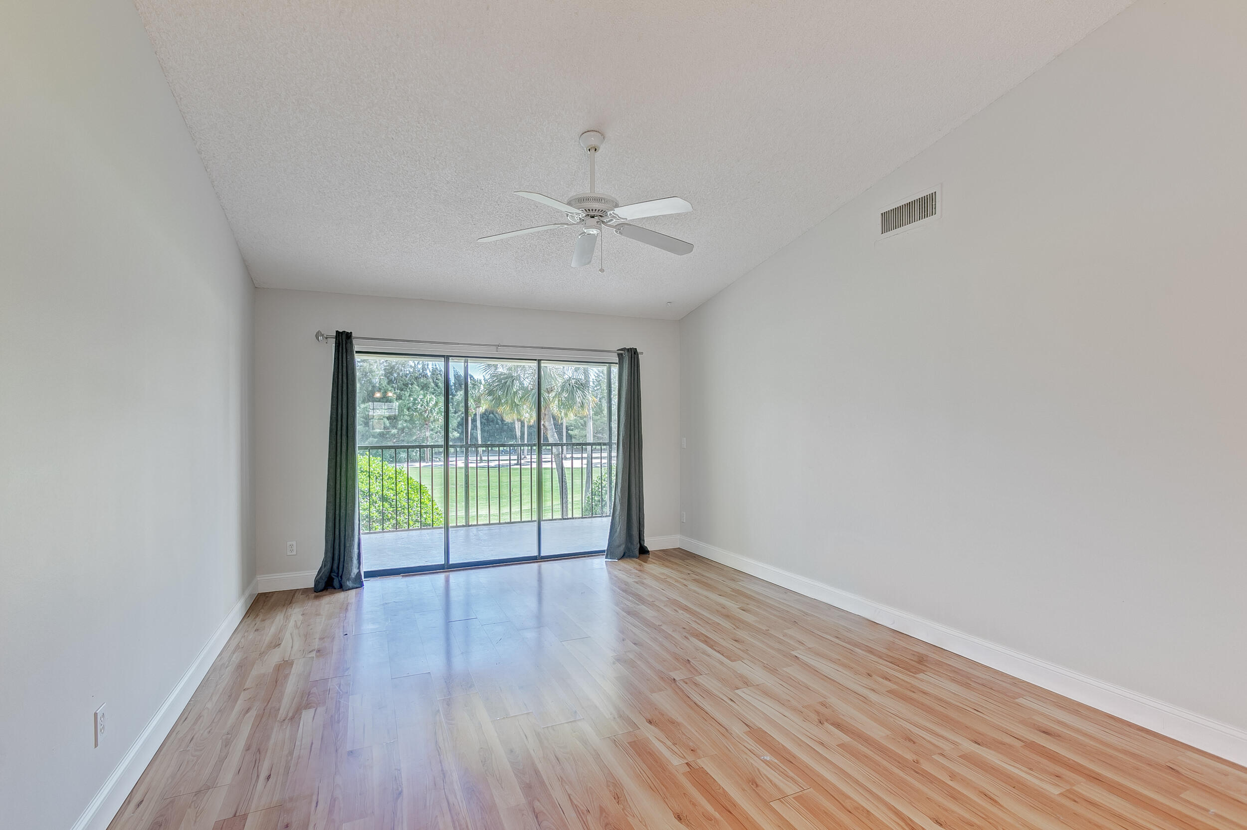 1122 Keystone Drive, Unit D Jupiter, FL 33458 - Photo 11 of 40 Living Room