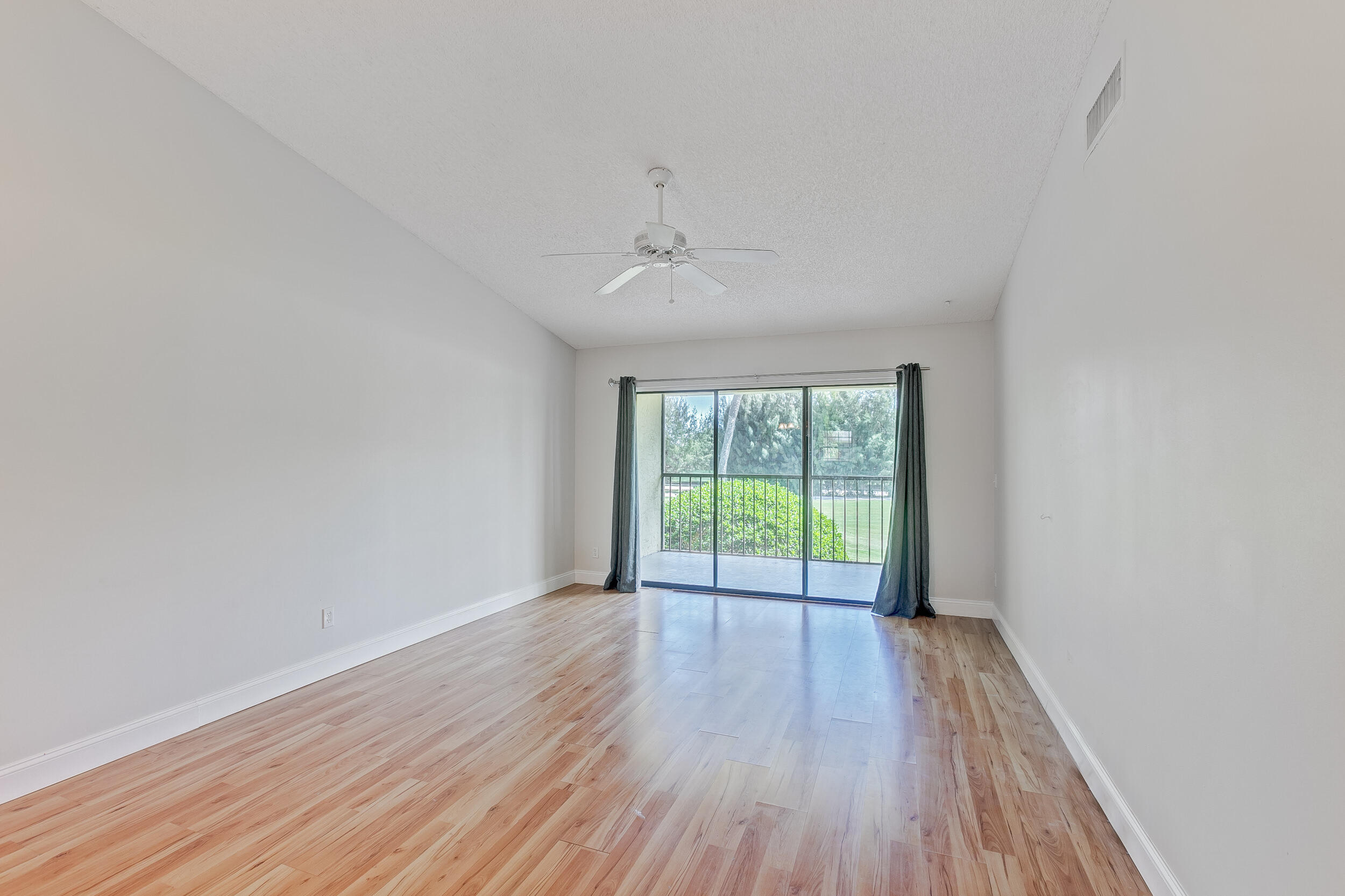 1122 Keystone Drive, Unit D Jupiter, FL 33458 - Photo 14 of 40 Living Room